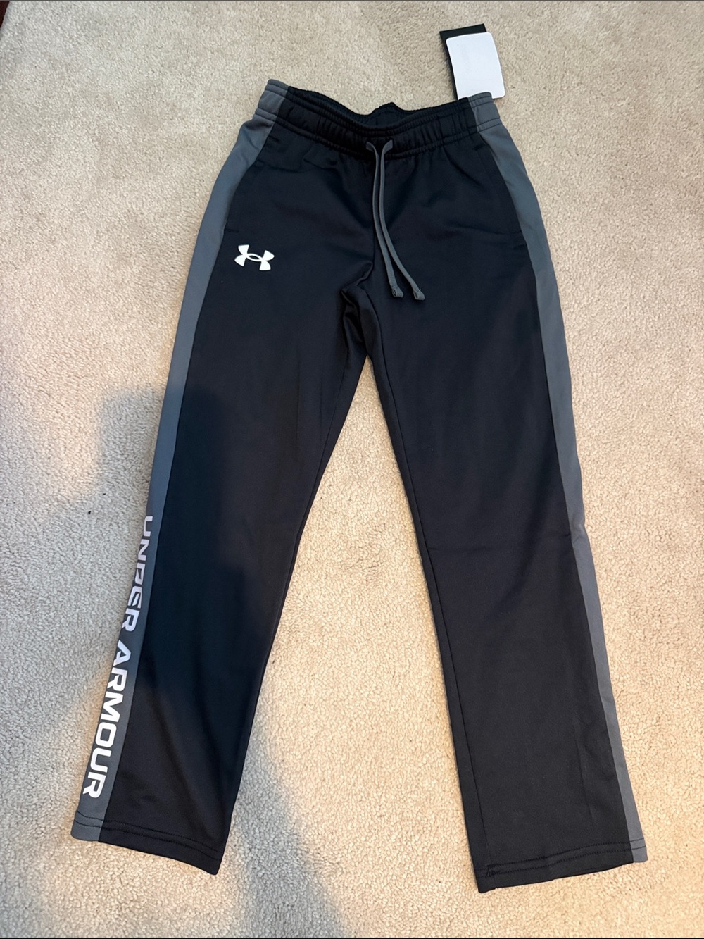 Boys under Armour joggers black YXS NWT